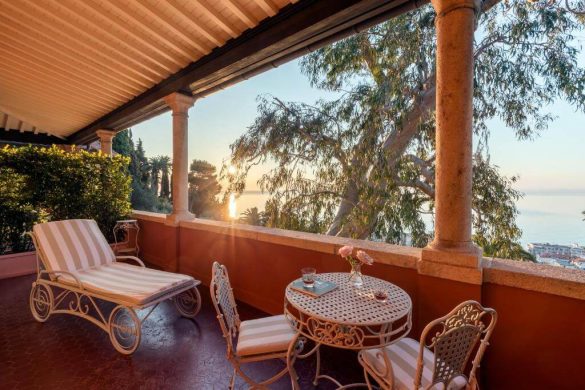 1024×683-giardini-villa-pergola-relais-terrazza terrazza di una delle camere dell'Hotel Villa della Pergola. Foto da Booking.com.